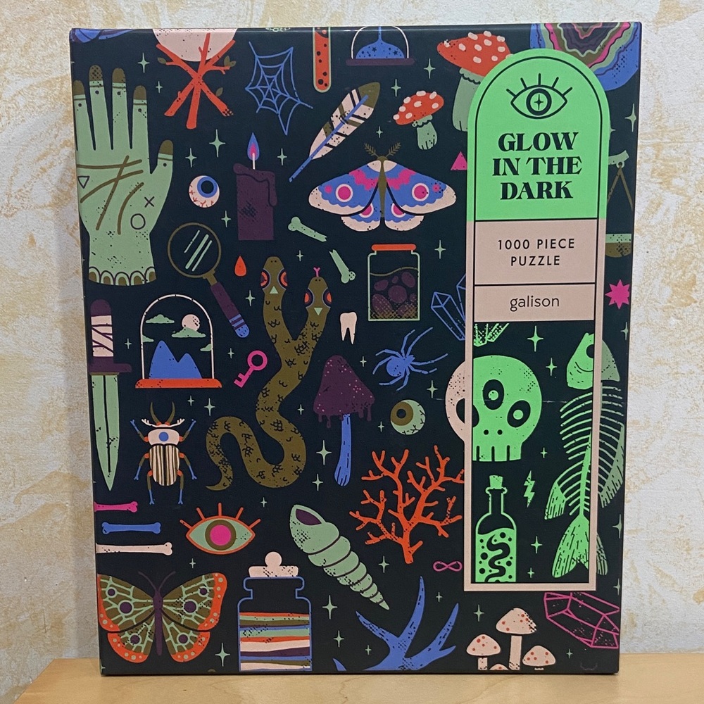 Galison Occult & Curious - 1000 Piece Glow in the Dark Puzzle